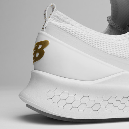 ▲New Balance創新應用雷射科技於鞋款製程之中，為跑者打造極致的舒適動感，體驗未來跑鞋新視野。（圖／公關提供）