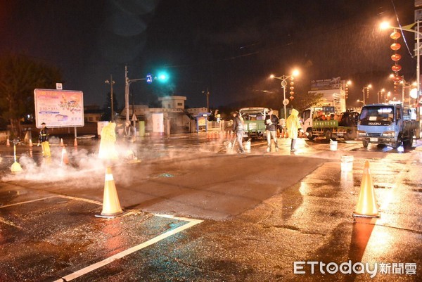 花蓮強震搶救工作仍在進行中，花蓮市公所已展開公共設施搶修作業，且宣布近期內由花蓮市公所主辦的活動一律取消。市長魏嘉賢籲請花蓮鄉親共體時艱，並為災民祈福。（圖／花蓮市公所提供）