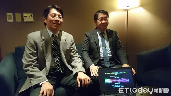 台灣腎臟專科醫師吳家兆（左）和盧國城（右）共同撰文，替台灣平反。（圖／記者趙于婷攝）