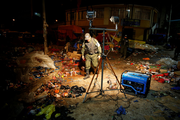 ▲▼玻利維亞攤販瓦斯桶爆炸釀8死40傷，現場正在舉辦奧魯羅嘉年華會。（圖／路透社）