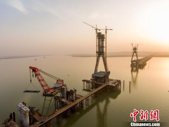▲▼鄱陽湖最長的公路橋鄱陽湖二橋正在加緊建設             。（圖／翻攝自中新網）