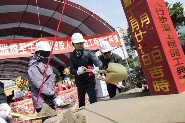 ▲新竹市長林智堅主持竹香北路人行步道動土儀式。