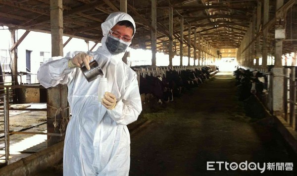 ▲台南市動保處對畜牧場源頭把關，乳牛場動物用藥監測。（圖／記者林悅翻攝）