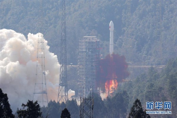 ▲▼12日，中國在西昌衛星發射中心用長征三號乙運載火箭（及遠征一號上面級），成功發射第五、六顆北斗三號全球組網衛星。             。（圖／翻攝自新華網）