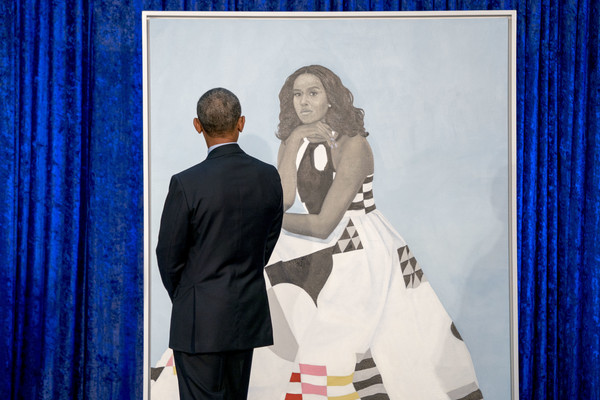 ▲▼ 美國第44屆總統歐巴馬夫婦12日現身華盛頓國家肖像館（Smithsonian`s National Portrait Gallery），為2人的官方肖像揭幕。（圖／達志影像／美聯社）