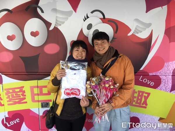 ▲台南捐血中心於2月14日情人節前夕，別出心裁舉辦「2018年情人節捐血一起過」活動。（圖／記者林悅攝）