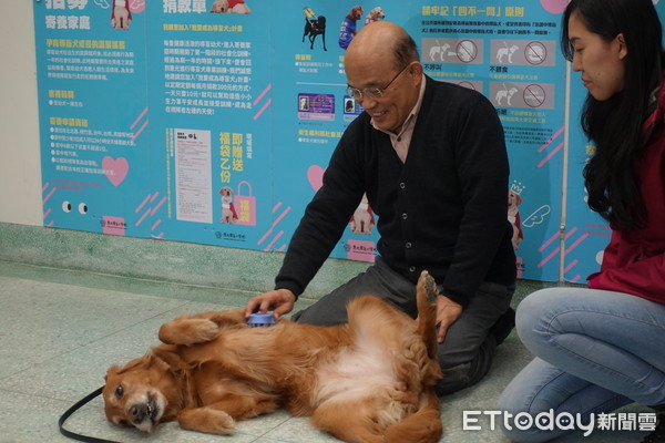 ▲▼蘇貞昌與導盲犬。（圖／記者翁嫆琄攝）