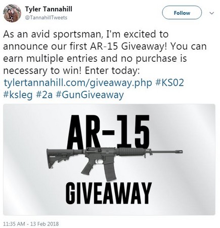 ▲▼ 美政客辦抽獎　禮物竟是「佛州槍擊」同款AR-15步槍。（圖／翻攝自推特／@TannahillTweets）