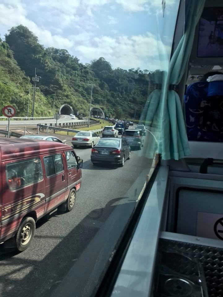 ▲初三國道大塞車。（圖／翻攝自爆廢公社）