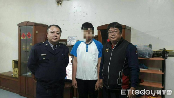 苗栗縣通霄鎮一名14歲溫姓國中生出生後不久，印尼籍媽媽就與從事水泥工的父親離異，返回家鄉另築愛巢，父親去年又中風癱瘓成了植物人，處境堪憐。所幸經員警、里長、民防、鄰居等人紛紛送暖。（圖／通霄警分局）