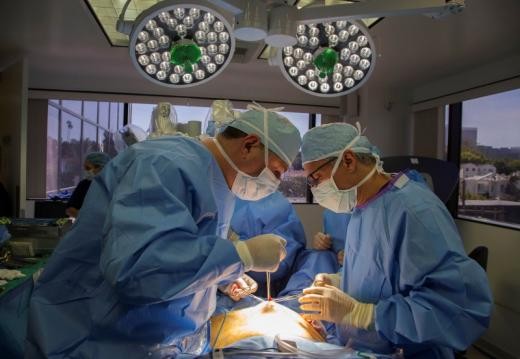 ▲▼「肚臍整型」盛行！　美國醫生：將成為新潮流。（圖／路透社）