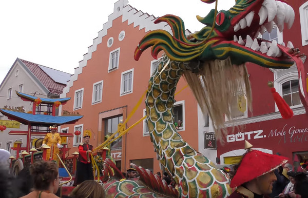 ▲▼迪特福特（Dietfurt），巴伐利亞的中國，中國狂歡節。（圖／翻攝自YouTube／grizzly20001054）