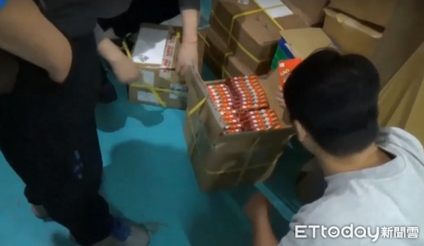 ▲UNO牌廠商跨海提告，警方全台查扣一萬多盒仿冒品。（圖／記者林煒傑翻攝）