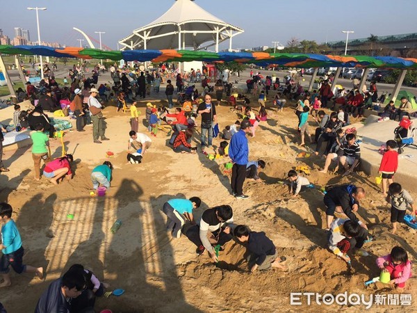 ▲▼全台15個特色公園，大佳河濱公園全台最大沙坑。（圖／張雅琳提供)