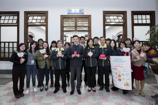 ▲新竹市政府今天由市長林智堅領軍進行新春團拜。