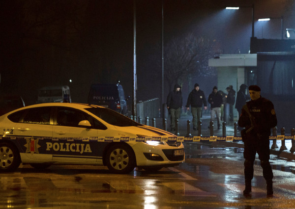 ▲▼ 美國駐蒙特內哥羅（Montenegro，又稱黑山共和國）大使館22日遭到一名男性丟擲爆裂裝置攻擊，據信是手榴彈。（圖／路透社）