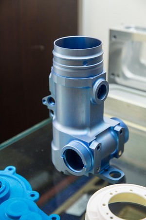 部分航太產品為鈦合金打造，需要長時間研發，難度高，今客戶包括一線供應商，如UTC（美）、Meggitt（英）、Safran（法），圖為推力反制動器，用於波音787雙走道飛機上。