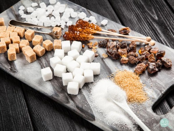 「蔗糖、蜂蜜和黑糖」真的比較健康？專家分析給你聽！（圖／食力提供）