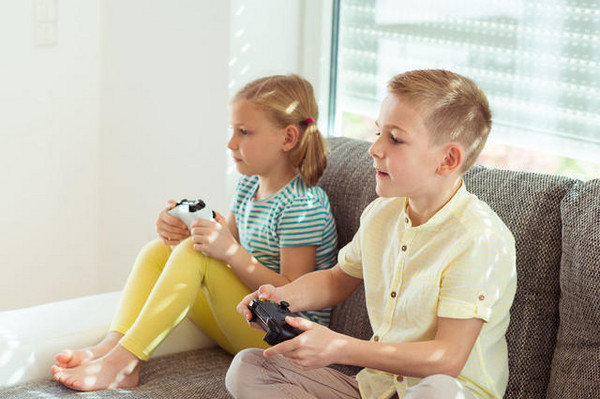 ▲對青少年來講，電子遊戲只是一種普通的娛樂方式，但他們的父母卻可能視打遊戲為洪水猛獸。（圖／果殼網提供）