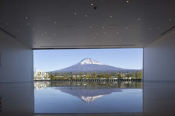 ▲靜岡富士山世界遺產中心。（圖／翻攝靜岡富士山世界遺產中心官方粉絲頁、坂茂建築設計官網）