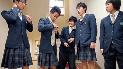 男學生能穿「西裝搭百褶裙」上學了　日本高校：LGBT也要照顧到