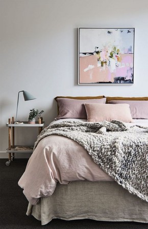 ▲床要靠實牆，避免睡眠品質不佳。（圖／翻攝自Pinterest）