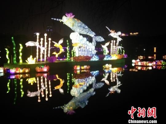 ▲▼武漢東湖燈會水上燈組             。（圖／翻攝自中新網）