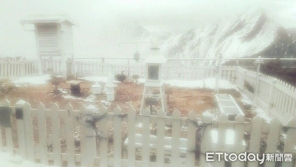▲▼玉山觀測站降雪。（圖／氣象局提供）        