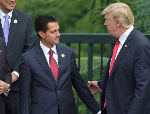 ▲▼墨西哥總統潘尼亞尼托去年11月在APEC上曾與川普互動。（圖／路透社）