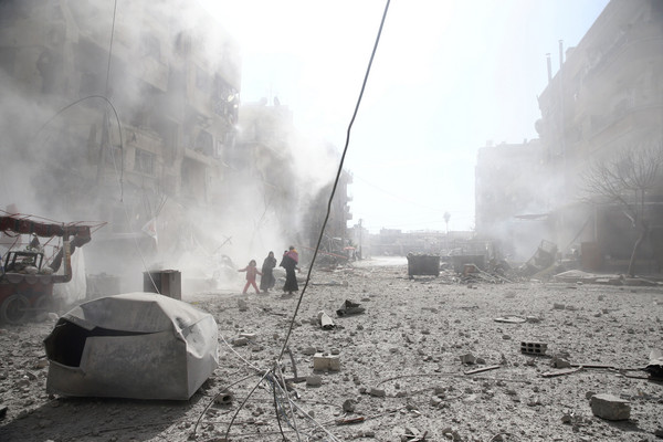 ▲▼敘利亞政府軍轟炸東古塔區（Eastern Ghouta）。（圖／路透社）