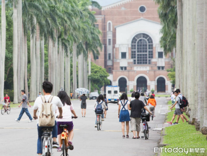 ▲▼高教專題搭配示意照。高教崩壞、高教、大學校園、大學生、高等教育、台大、台大校門（圖／記者季相儒攝）