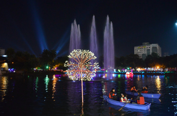 ▲台中公園燈會。（圖／取自《大玩台中》臉書）