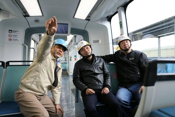 ▲▼環狀線和淡海輕軌列車已經在新竹的台車公司組裝測試中。（圖／翻攝自侯友宜臉書）
