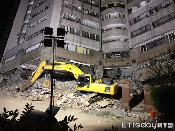 花蓮地檢署偵辦雲門翠堤大樓倒塌案，經同步搜索台北、台中、台南各處，並訊問相關被告、證人後，向法院聲請興建雲門翠堤之北歌建設負責人羈押禁見，另同案4名被告則交保候傳並限制出境。（圖／記者王兆麟攝）