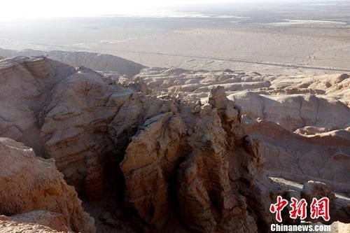 ▲▼地處柴達木盆地西部的含油氣地質構造——油砂山             。（圖／翻攝自中新網）