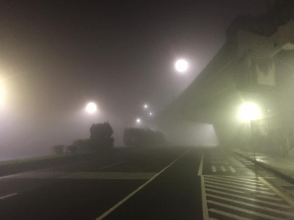 重陽橋濃霧。（圖／翻攝自爆料公社）