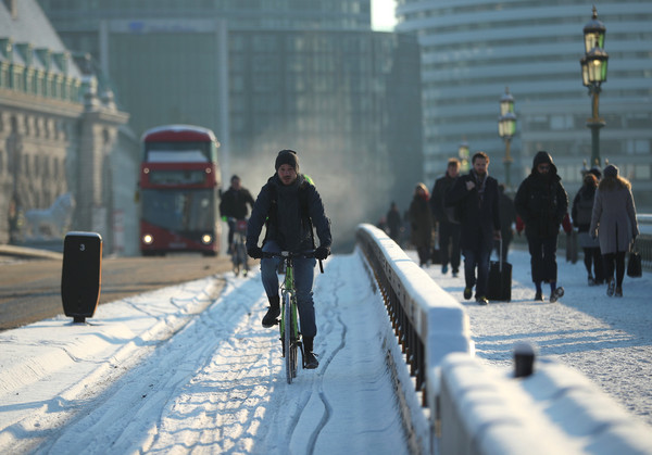 ▲▼強烈寒流襲擊歐洲，英國倫敦大雪。（圖／路透社）。