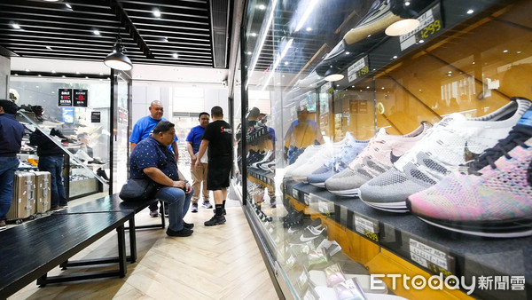 ▲香港旺角潮鞋店search sneaker shop。（圖／記者謝婷婷攝）