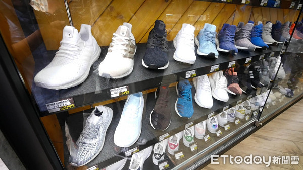 ▲香港旺角潮鞋店search sneaker shop。（圖／記者謝婷婷攝）