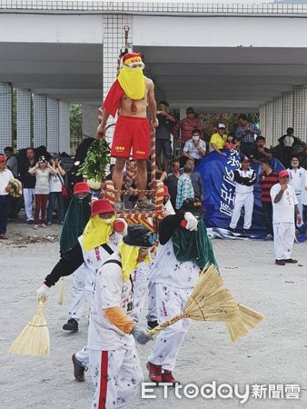 ▲▼台東邯鄲堂炸邯鄲。（圖／粉專「臺東邯鄲堂正統邯鄲爺」授權提供）