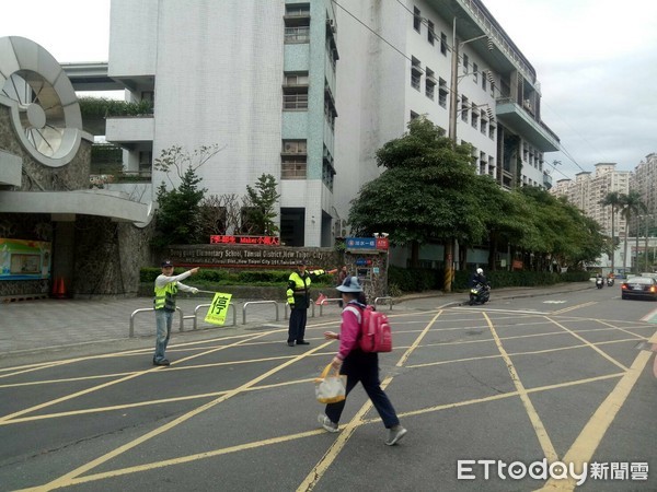 ▲淡水警「護童專案」守護學童安全。（圖／記者林煒傑翻攝）