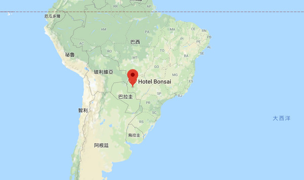 巴西南方的博尼圖（Bonito）小鎮擁有良好的自然環境，為不少遊客踏青的好去處，但自1月以來，巴西大雨不斷，超出河流得負荷量，不少地區都遭淹沒，保護區的工作人員在潛入水中時，竟發現被淹沒的健行步道居然變成超美的「大型水族館」。（圖／翻攝自Google Map）