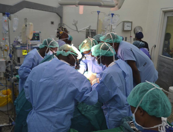 ▲▼近日醜聞不斷的肯亞國立醫院，過去也曾完成高難度連體嬰分離手術。（圖／翻攝自Kenyatta National Hospital粉專）