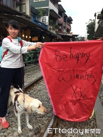 香港視障女孩和導盲犬到台灣旅行。（圖／導盲犬Seeing Eye Dog YoYo提供）