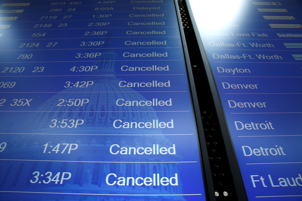 ▲▼ 美東受「炸彈氣旋」侵襲，超過3400航班取消。（圖／路透社）