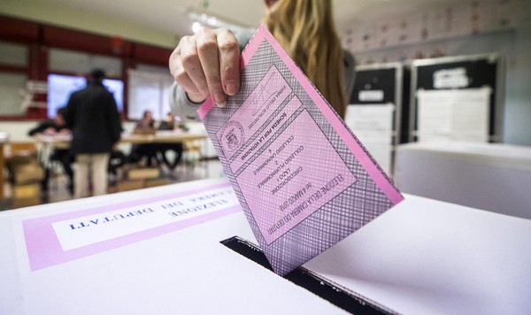 ▲▼ 義大利國會選舉於4日展開，許多民眾現身投票。（圖／達志影像／美聯社）