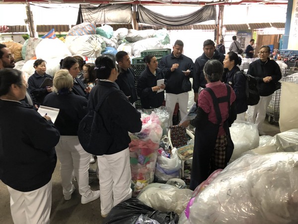▲▼墨西哥慈濟志工來台學習感恩參訪，並呈上墨西哥受災鄉親位花蓮地震之捐款。（圖／慈濟基金會提供）
