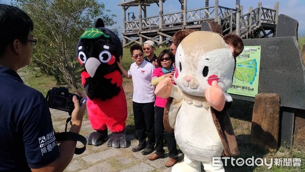 台東縣政府及台東林管處在台東森林公園鷺鷥湖畔舉辦植樹月活動，正式拉起今年台東地區植樹月的序幕，在縣長黃健庭及林管處處長劉瓊蓮的帶領下與現場學生及民眾植樹及護樹，同時也辦理贈苗活動，場面盛大。（圖／台東林管處提供）