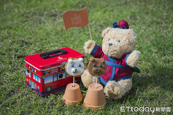 ▲台南晶英春季推雙層巴士套票　加贈泰迪熊主題鐵盒及玩偶。(圖／台南晶英提供)