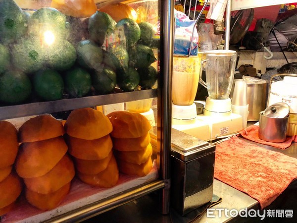 ▲木瓜牛奶,夜市。（圖／記者曹悅華攝）